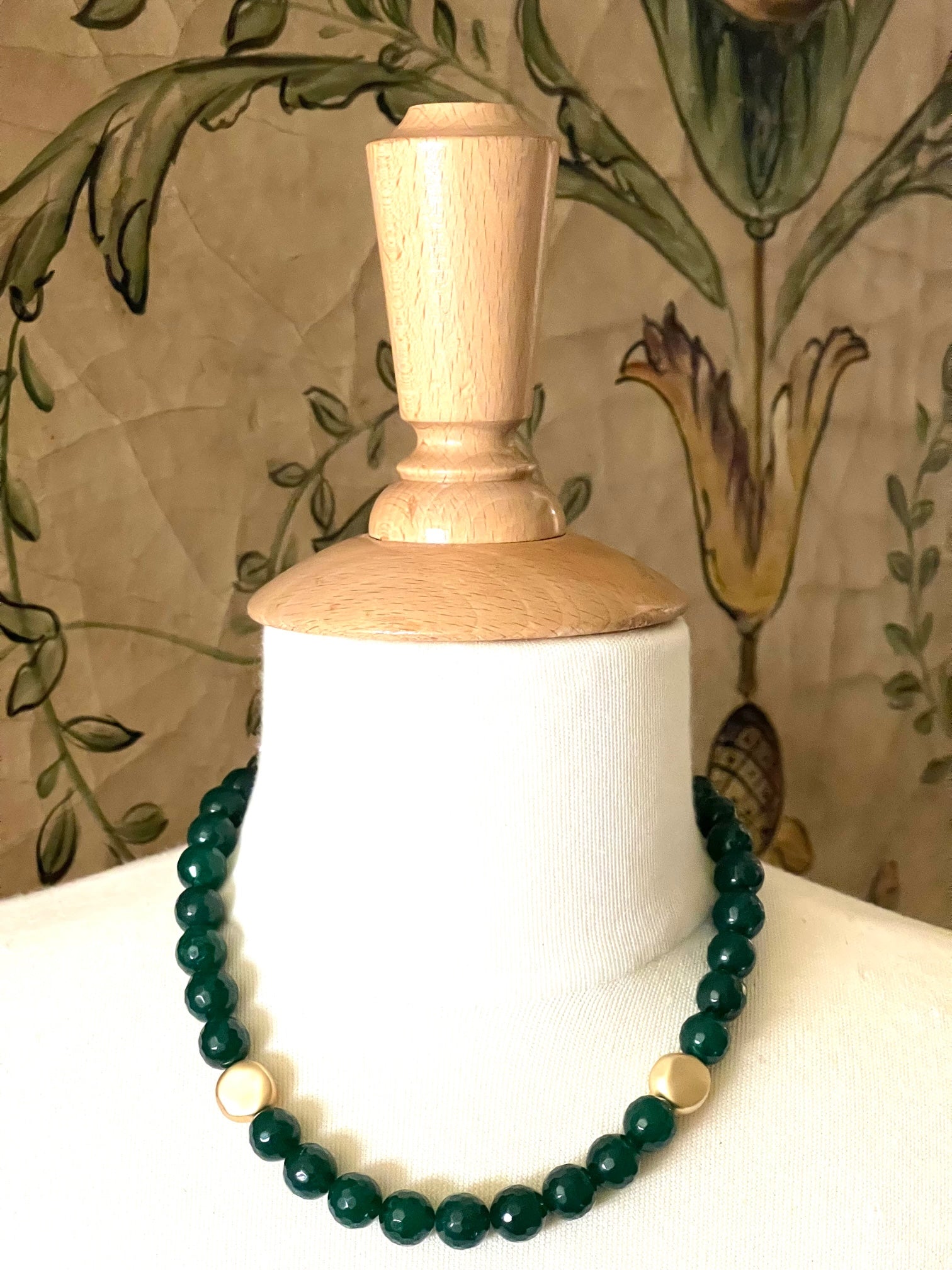 Antique Edwardian Jade Bead Necklace 1.00ct in Platinum - Beaded Long  Necklace, with Diamond Clasp | Pragnell